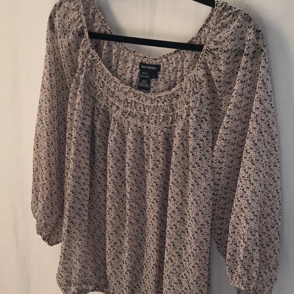 Beautiful blouse - Picture 2 of 3